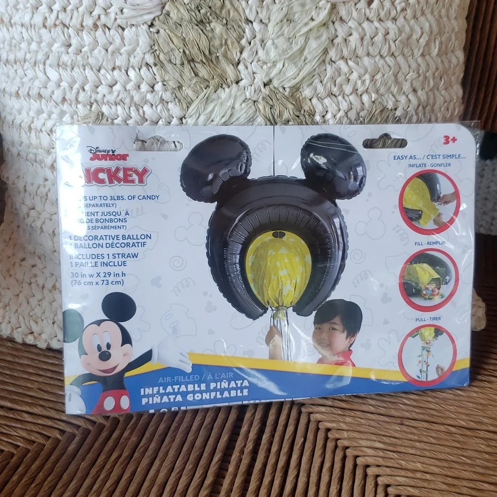 Amscan set includes